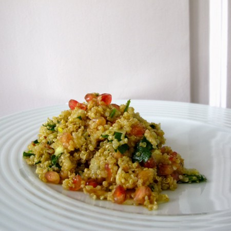 Quinoa com romã e amêndoa 